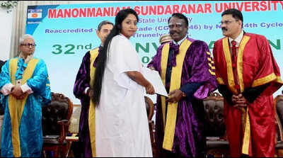 PhD scholar refuses to receive cert from guv at convocation | Madurai News
