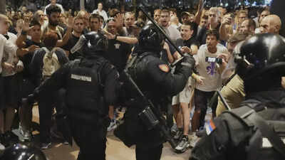 Serbia protest: Anti-government unrest escalates for third night of clashes — see video