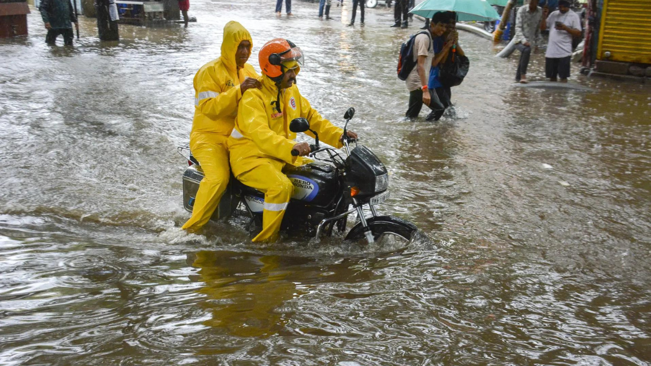 409 mm in 36 hours: Relentless rain cripples Mumbai; roads, rail and air traffic hit