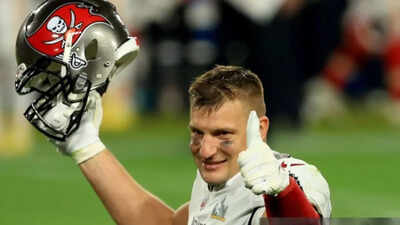 Patriots legend Rob Gronkowski announces one-day deal to retire in New England | NFL News