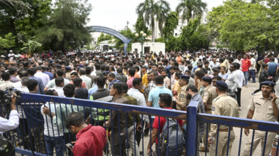 Ahmedabad student murder: ‘Kon hain, kya karlega tu?’ Screenshots of murder accused’s chats go viral; probe under way | Ahmedabad News