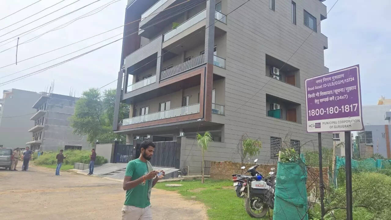 Watch: CCTV captures moment of firing at Elvish Yadav’s Gurgaon home; gang claims responsibility | Gurgaon News