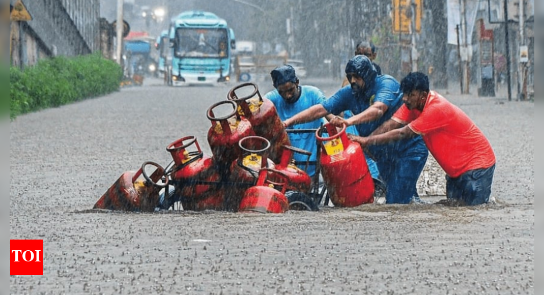 Mumbai’s rain misery continues: 300mm downpour paralyses city; 400 evacuated as Mithi river swells | Mumbai News