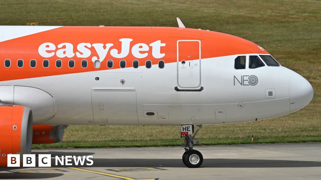 EasyJet captain suspended after getting ‘drunk and naked’ in hotel