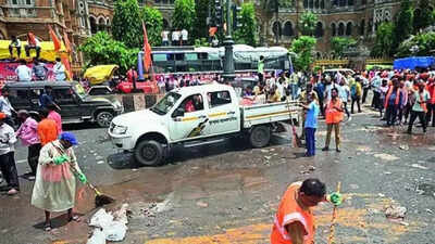 Mumbai gridlock: Protesters camp, cook, urinate on streets; BMC scales up services | Mumbai News