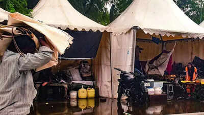 Delhi floods: Torn between relief camps and lost homes, families fight to survive | Delhi News