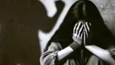 Andhra Pradesh woman raped, robbed at knifepoint on moving train in Telangana | Hyderabad News