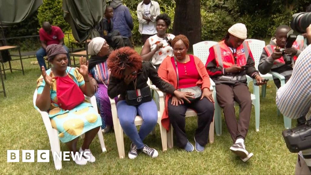 Kenyans gather to mourn Raila Odinga