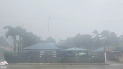 Typhoon blows into Philippines, complicating disaster response after quake and storms