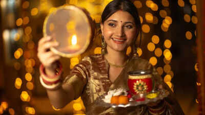 Karwa Chauth Wishes & Images: Happy Karwa Chauth 2025: 50+ Best Messages, Quotes, Wishes and Images to share on Karwa Chauth |