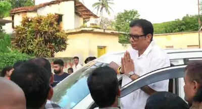 Bihar polls: ‘Rebel’ JDU legislator switches to RJD; welcomed by Tejashwi | India News