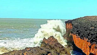 Cyclone Shakhti moves westwards off Gujarat: IMD issues warning; fishermen on alert | Ahmedabad News