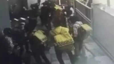 Bhopal Delivery Boy Fight: After fight over ‘change’, delivery boy returns with 8, thrashes 2 helpers of bizman; case filed | Bhopal News