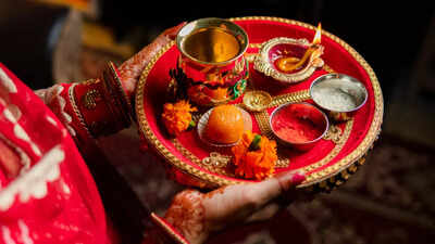 Karwa Chauth Wishes & Messages: Happy Karwa Chauth 2025: Beautiful Images that can be shared, Wishes, Messages, Quotes, Pictures and Greeting Cards for Whastsapp sharing and status |