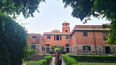 St Stephen’s asks students to pay DU and College fees separately: Dual payment flouts norms, university share listed over 3 times higher | Delhi News