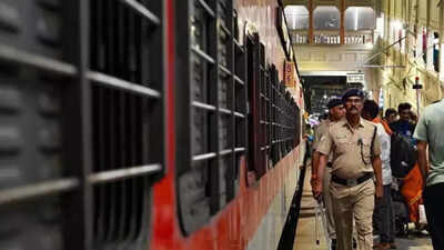 Murder on Sabarmati Express: Army jawan stabbed to death after argument over blanket; cops struggle to find eyewitness | Jaipur News