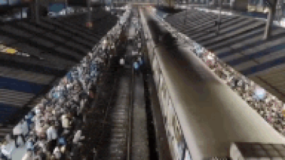 Mumbai Train Accident: Overcrowded platforms, flash protest : How chaos at Mumbai’s CMST forced commuters onto tracks; 2 killed by local train | Mumbai News