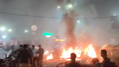 Blast near Red Fort: 7 fire tenders on spot, many feared injured – what we know so far | India News