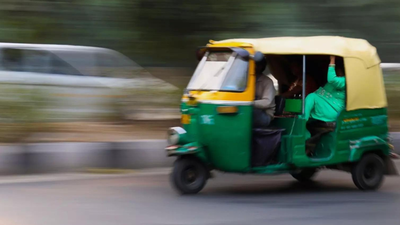 Kolkata shocker: Auto driver molests woman during ride, follows her home; locals nab accused | Kolkata News