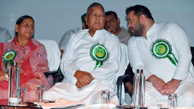 Bihar: Tejashwi Yadav offers to step aside, Lalu says he should lead RJD | India News