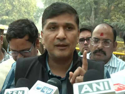 Delhi blast: ‘Sympathy has no value if government can’t provide ambulance,’ says AAP’s Saurabh Bharadwaj after meeting injured victims at hospital | India News