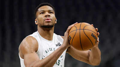 Is Giannis Antetokounmpo playing tonight? Milwaukee Bucks star’s injury update and status against Sacramento Kings game revealed (11-01-2015) | NBA News