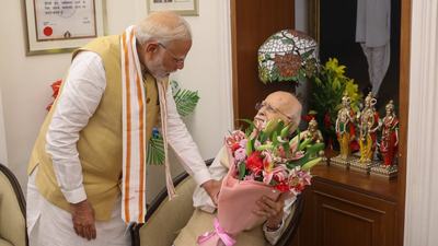 ‘Selfless duty, steadfast principles’: PM Modi extends wishes to LK Advani on 98th birthday; hails his contributions | India News