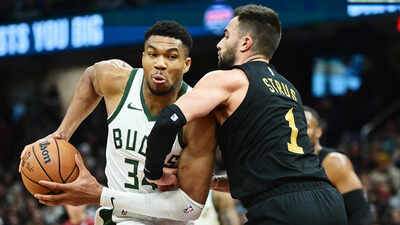Is Giannis Antetokounmpo playing tonight vs the Cleveland Cavaliers? Latest update on the Milwaukee Bucks star’s injury report (November 17, 2025) | NBA News