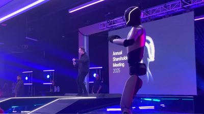 Moments after $1 trillion pay nod: Tesla CEO Elon Musk breaks into dance with robot — who did it better?