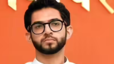Aaditya Thackeray targets BJP leaders for charter flights to Nagpur amid IndiGo chaos; questions govt priorities | Nagpur News