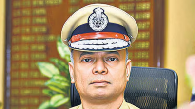 Banks could be held responsible for defrauded customers, warns Haryana top cop; DGP conducts surprise visit to cyber police station | Gurgaon News