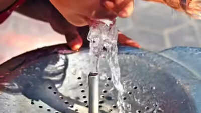 Sewage in drinking water in Greater Noida: Several fall ill with vomiting, diarrhoea; residents fear Indore-like tragedy | Noida News