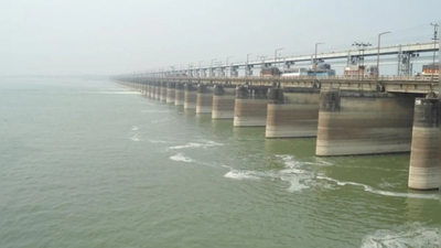 Officials visit Farakka Barrage ahead of Bangladesh deal expiring | India News