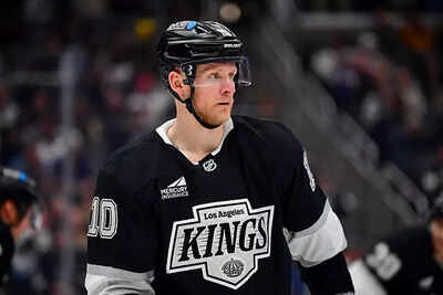 Corey Perry leaves Los Angeles Kings after being placed on non-roster status | NHL News