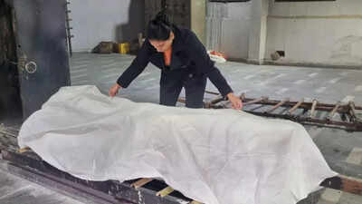 ‘My brother’s death changed everything’: The story of 30-year old Pooja Sharma who has cremated 4000 unclaimed dead bodies |