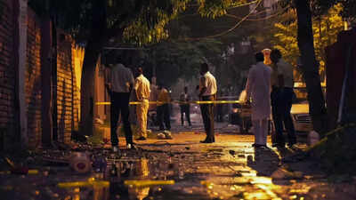 Horrific double murder in Delhi: Woman, daughter killed in Sarita Vihar; bodies found in bed box | Delhi News