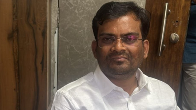 Karnataka BJP MLA Chandru Lamani caught taking bribe | Hubballi News