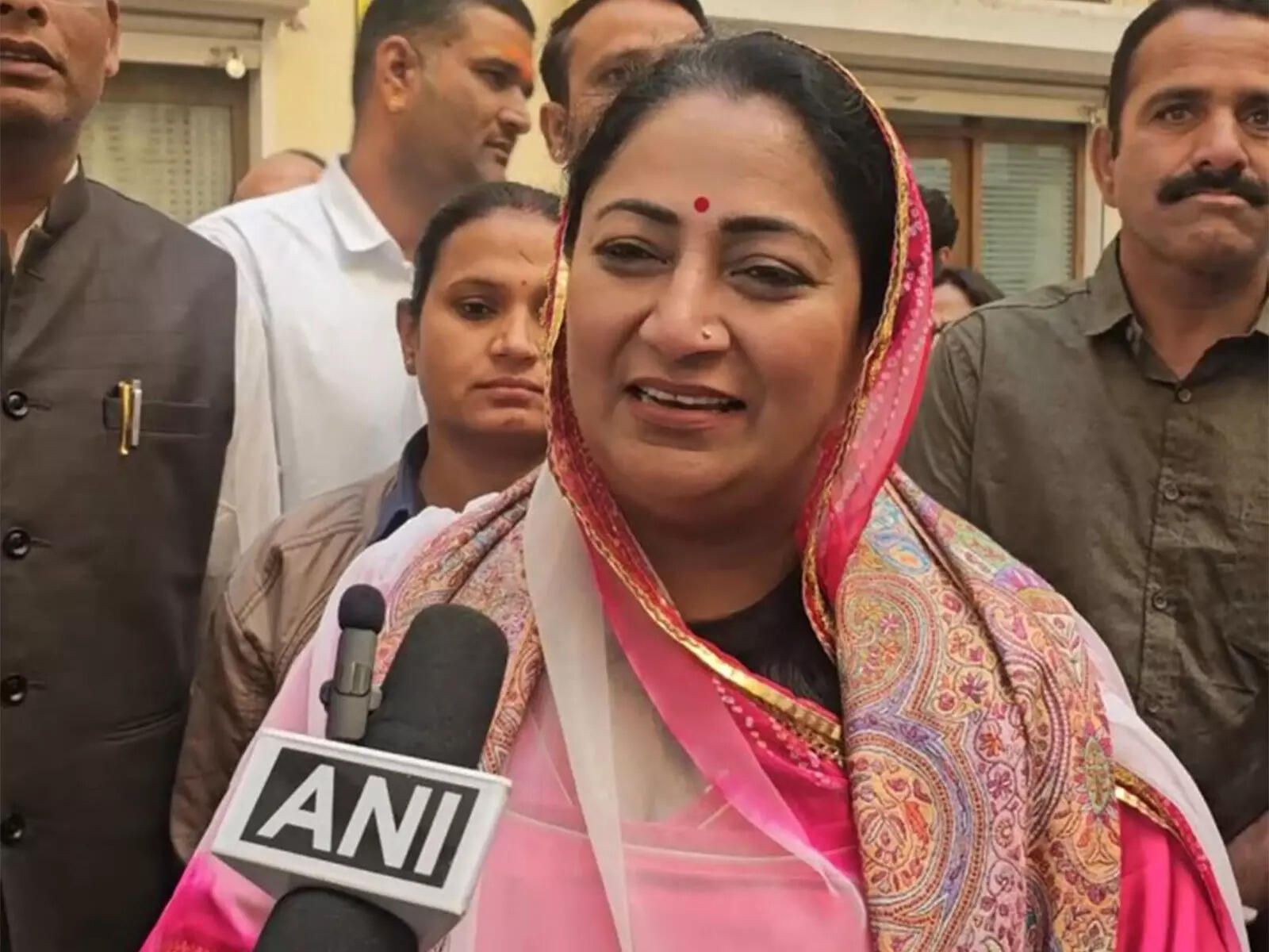 Rajasthan: Delhi CM Rekha Gupta offers prayers at Shrinathji Temple on Mahashivratri | India News
