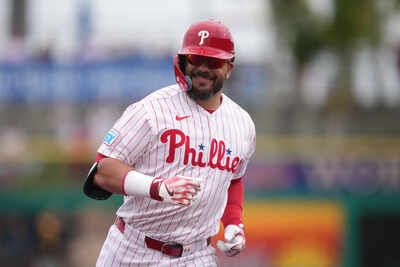 MLB trade rumors: Philadelphia Phillies predicted to sign $2.5 million New York Yankees veteran outfielder to bolster rotation | MLB News