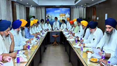 Granthi levels graft charges against SGPC leadership | India News