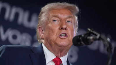 Trump withdraws support for Chagos deal as four Chagossians land on disputed archipelago saying they plan to settle there