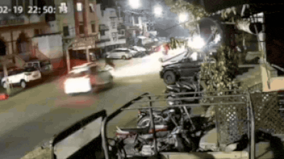 Speeding car climbs onto ‘invisible’ divider, overturns on Bhopal’s Ginnori road — watch | Bhopal News
