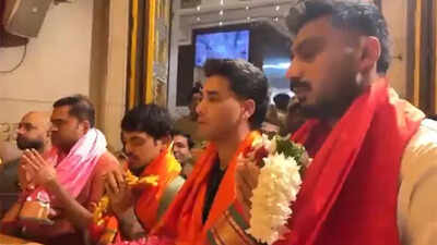 IND vs ENG: Team India seeks blessings at Siddhivinayak ahead of semifinal — Watch | Cricket News