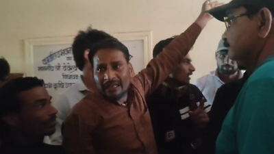 ‘Daughter’s wedding is tomorrow. Need money for tika’: Farmer breaks down after dispute stalls crop auction at mandi | Bhopal News