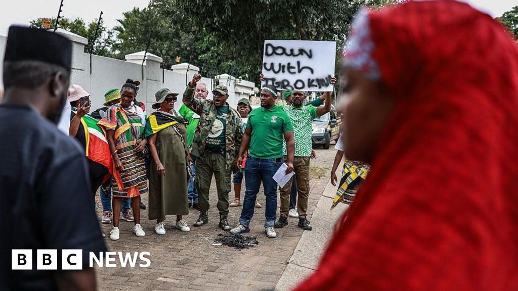 Nigeria warns its citizens in South Africa to be cautious after march turns violent
