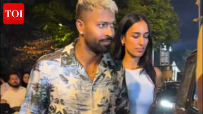Hardik Pandya and Mahieka Sharma twin in blue as they sail away on a romantic getaway- WATCH |