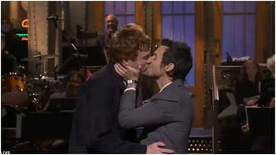 ‘Now that’s queerbaiting’: Harry Styles seals Saturday Night Live monologue by unexpectedly kissing male comedian