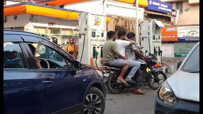 No panic buying yet but evening crowd surges at fuel stations | Kolkata News