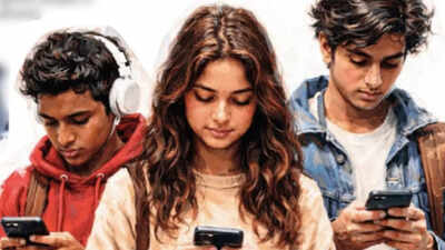 Smartphones & the silent disruptor: How phubbing erodes social bonds | India News