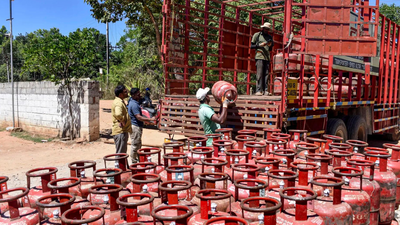 Empty cylinders drive migrants back home | India News